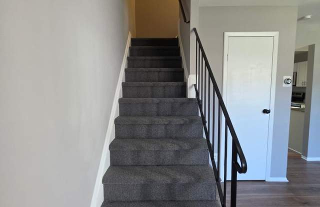 Updated 3-Bedroom Townhome in Edgewood – Great Location! Gallery 4