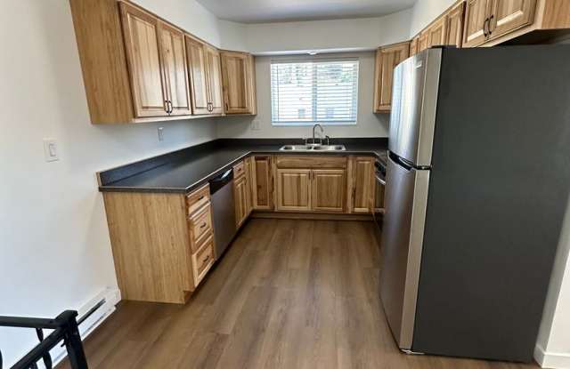 SPACIOUS 3-BEDROOM HOME NEAR OREGON TECH AND SKY LAKES  Located just 1.5 miles from Oregon Tech and Sky Lakes Medical Center, thi Gallery 1