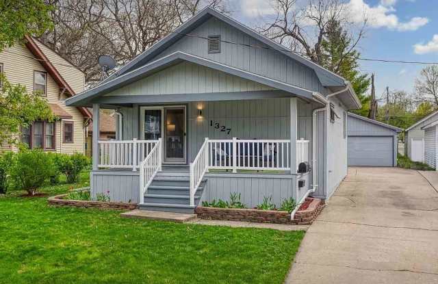 1327 W Rogers Street photos photos