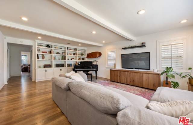 1837 N Middleton Pl Gallery 3