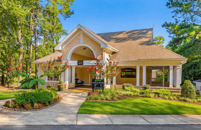 Affordable Housing - Regency Park Apartment Homes Gallery 4