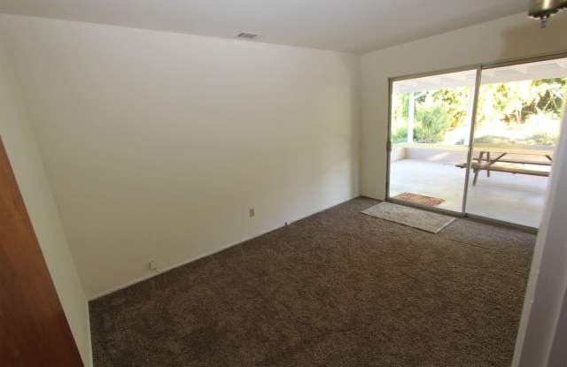 Beautiful 3 Bedroom Near UCR Gallery 1