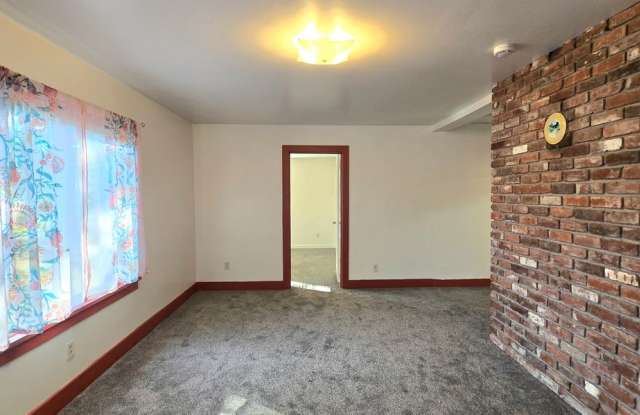 North Beach 2 Bed, 1 Bath Fully renovated 1925 Cottage For Rent! Gallery 4
