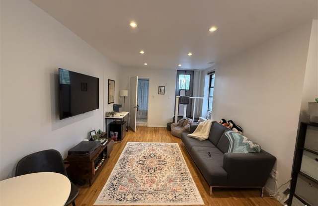 600 West 52nd Street photos photos