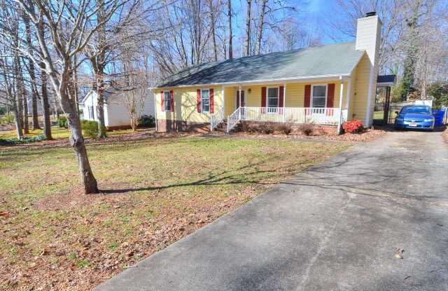 Available Dec 11th - Lovely 3 Bedroom Ranch With Large Fenced Yard! Gallery 3