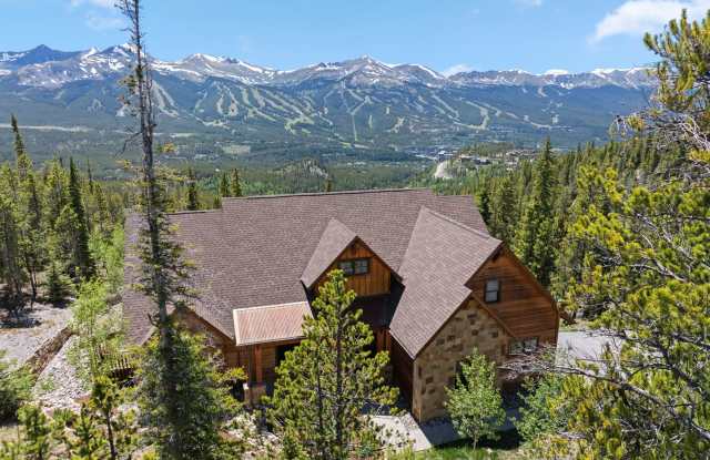 Luxury 5 Bedroom and 4 Bath on 5 Acres Available for Holiday Season! 1 to 2 Month Term. Gallery 3