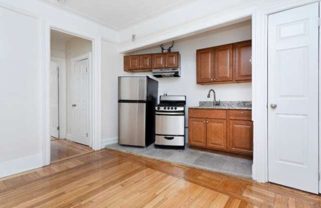 222 SEAMAN AVE. Gallery 2