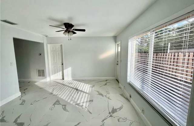 1652 NE 33rd St photos photos