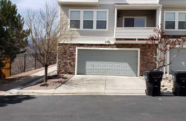 Beautifully maintained corner unit townhome! photos photos