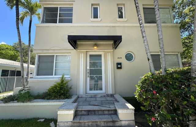 3235 S Le Jeune Rd photos photos