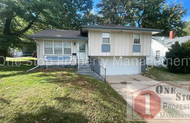 Awesome 3 bedroom, 2.5 bath home located in Raytown! Gallery 1