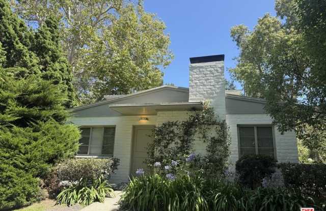 5333 Village Green Gallery 1