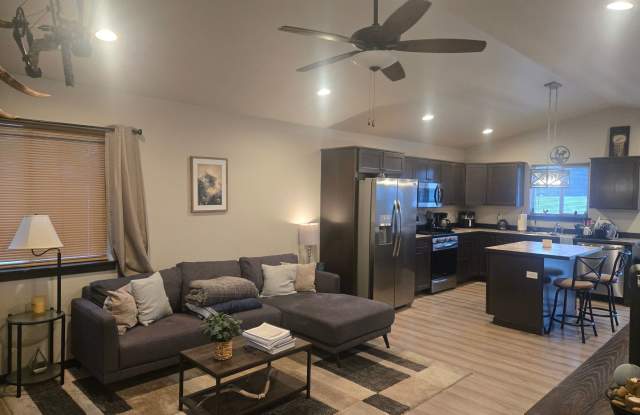 Single-level home with private yard photos photos