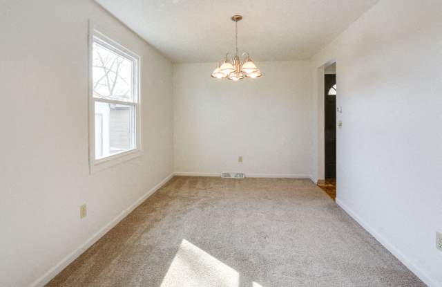 383/385 Kaymar Drive Gallery 3