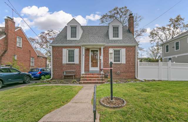 3504 14th St S - 3504 14th Street South, Arlington, VA 22204