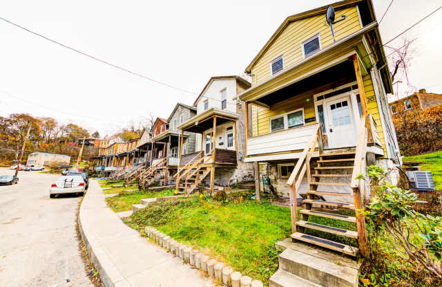 AVAILABLE JUNE 2026 - Updated 2 Bedroom, 1 Bath Home in Mt. Washington! photos photos