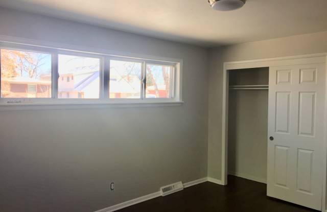 375 Hemlock St Gallery 4