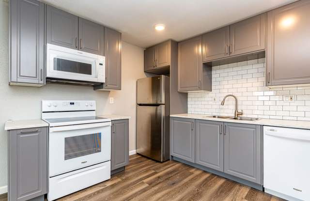 2 Bedroom 1 Bath Condo In Carlsbad, California Gallery 1