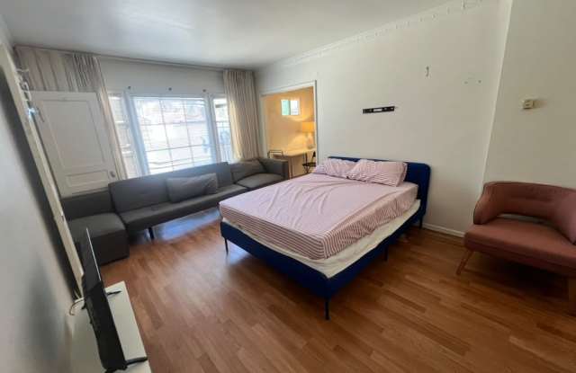 200 S Reeves Dr Gallery 2