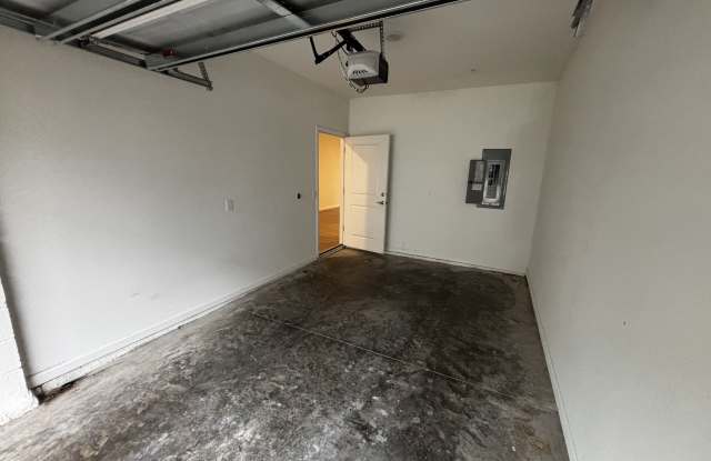 1209 Southstation Place Gallery 3