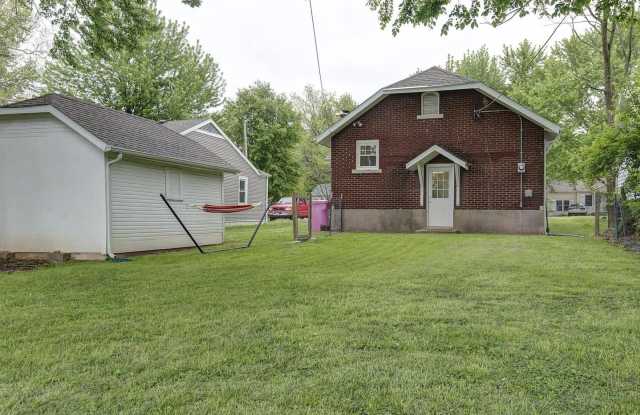 Charming All Brick Bungalow! Springfield MO--Available Now! Gallery 4
