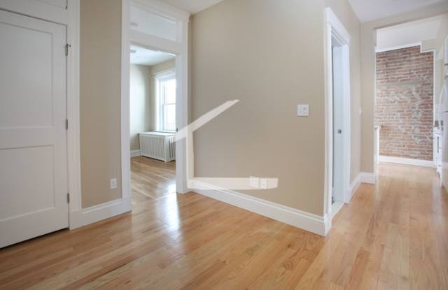 Nice 2 bed steps from Berklee College Gallery 4