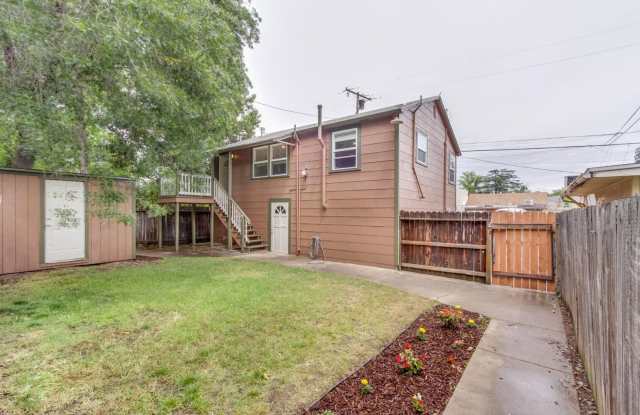 Beautiful and Cozy 2BR 1BA Apartment w/ 1 Car Garage + Fenced Yard + Quartz Countertops in Roseville photos photos