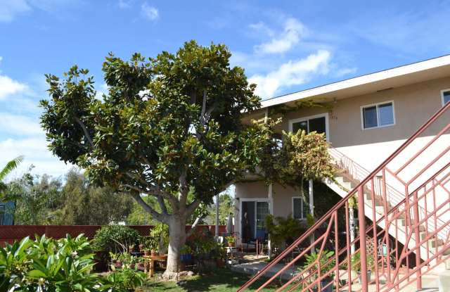 2 Bedroom-1 Bathroom Single Story Apartment on 2nd floor in Hillcrest/Mission Hills community. Gallery 1
