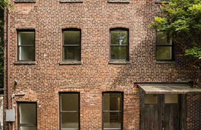 197 BAINBRIDGE Street Gallery 1