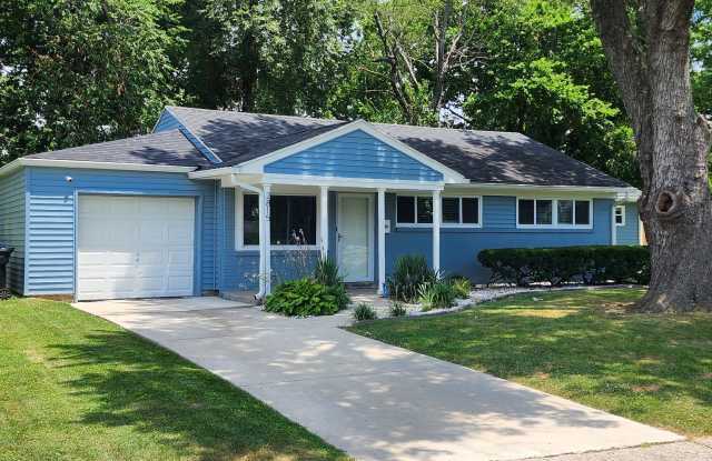 Charming 3 bedroom 1 bath ranch in Senca Village right off Taylorsville Rd. - 2815 Joan Avenue, Louisville, KY 40205