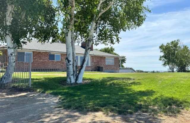 Large lower valley home, freshly remodeled, must see inside! photos photos Large lower valley home, freshly remodeled, must see inside! photos photos