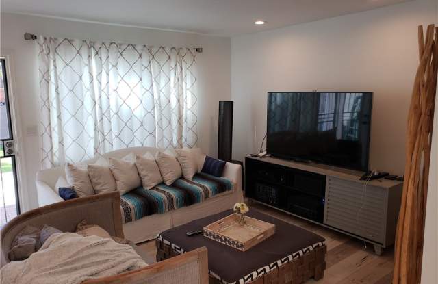 5953 Dunrobin Avenue Gallery 3