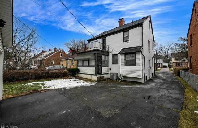 3699 Bainbridge Road Gallery 2