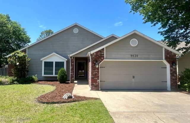 Enjoy Coming Home To This Beautiful and Well Maintained Home Close To Shopping, Restaurants & More! photos photos
