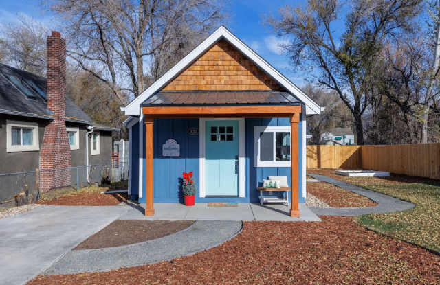 Beautifully remodeled bungalow - 932 East Vermijo Avenue, Colorado Springs, CO 80903