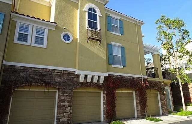 FOR RENT $3,600/month  2 Bed | 2.5 Bath | 1,167 sqft | Built 2000 | 2-Car Tandem Garage,North Park Square Area Gallery 3