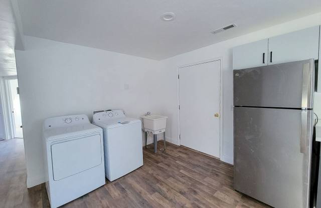 *utilities included* 3 bed 3 bath apartment in Hilidale photos photos