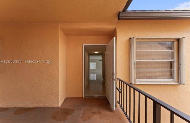 430 Commodore Dr Gallery 4