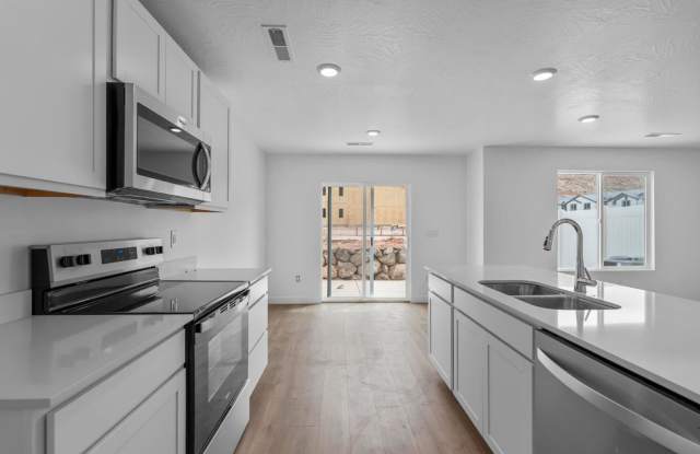 Your New Home Awaits! With a MOVE IN SPECIAL! Gallery 4