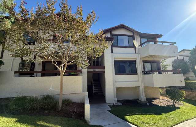 Charming 3-Bedroom Upper-Unit Condo in Canyon Country! photos photos