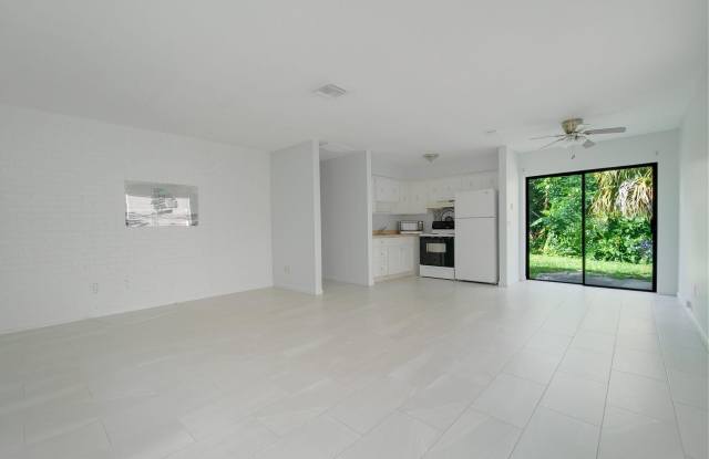 4752 SE Ebbtide Avenue photos photos