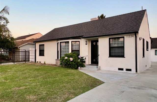 11334 Delano Street photos photos