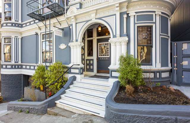 2620 LAGUNA Apartments Gallery 2