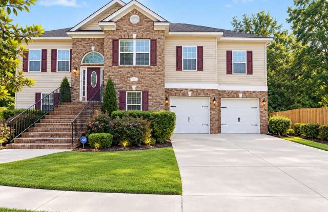 34 Sand Spur- 5 bedrooms and 3 bathrooms located in Richmond Place, Richmond Hill, GA!! Gallery 1