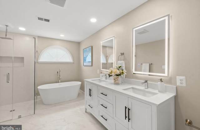 6312 CHAUCER VIEW Circle Gallery 1