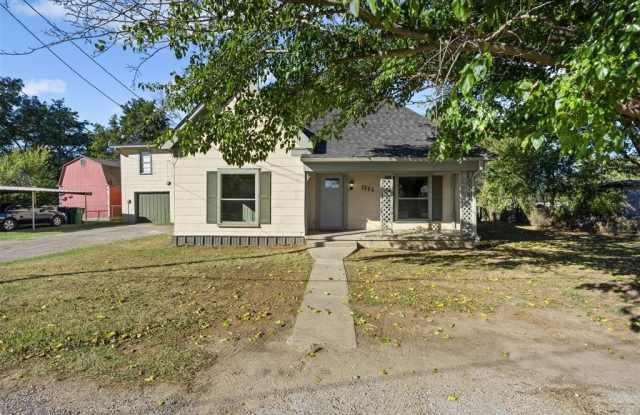 1711 Halsell Street - 1711 Halsell Street, Bridgeport, TX 76426