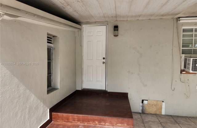 342 E 46th St photos photos