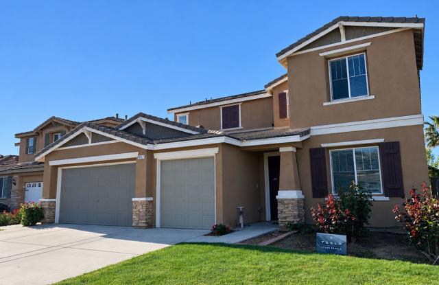 4 Bedroom Home with Paid Solar, 3-Car Garage & Half-Off First Month’s Rent Gallery 1