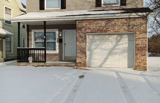 For Rent - Four-Bedroom Two-Bathroom Home Available NOW! - 514 South Wittenberg Avenue, Springfield, OH 45506