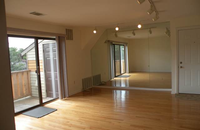 216 Hickory Court Gallery 4